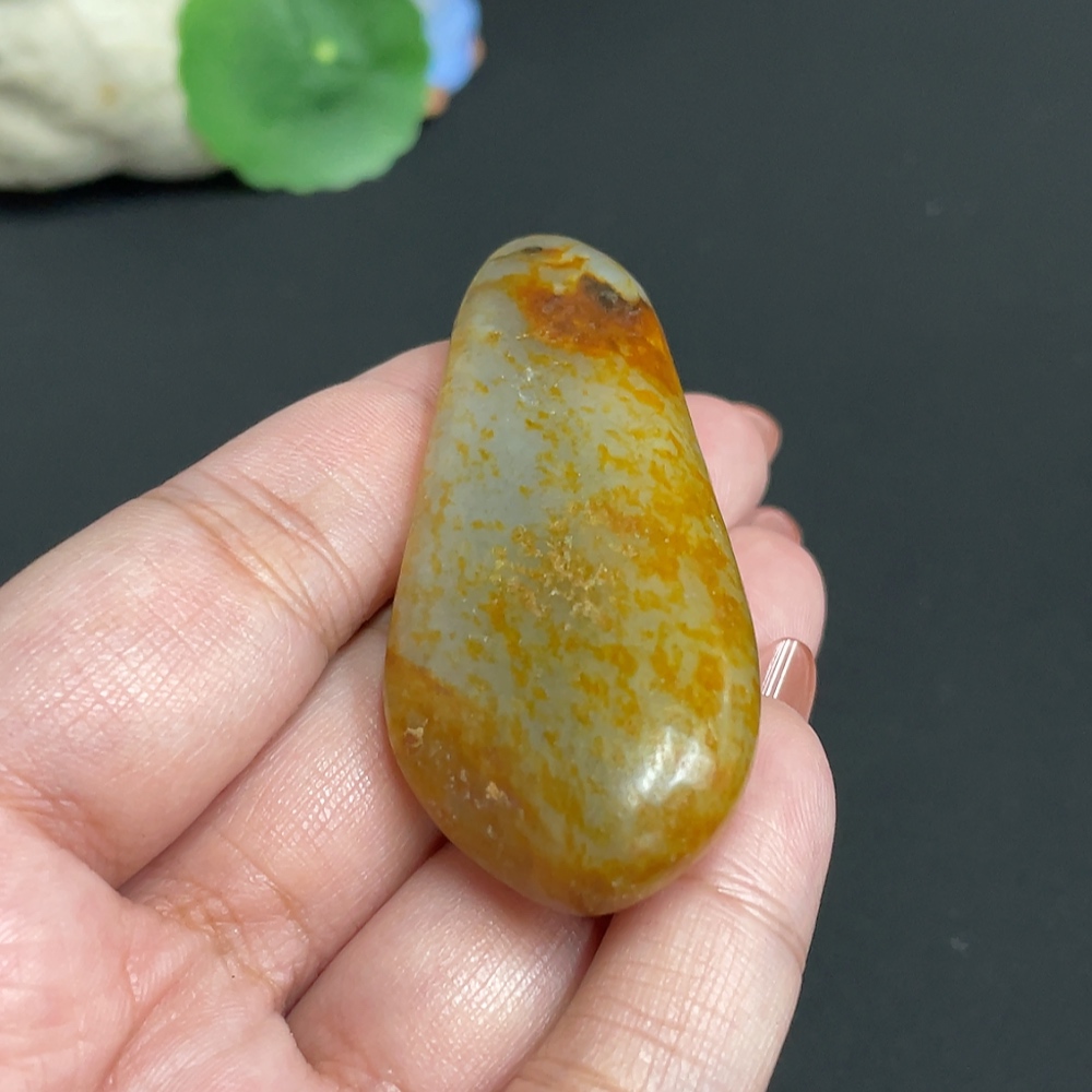H34074140 Hetian Jade with undetermined skin color origin, total weight approximately 40.7g