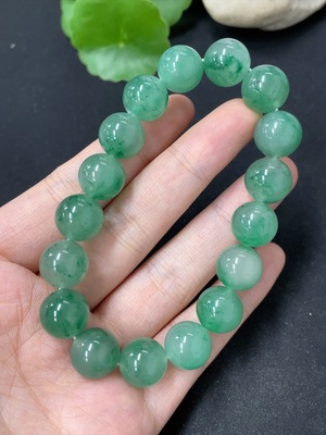 H41919441 非洲翠（独龙玉）手串 卡11.7mm左右   货品总重约40g