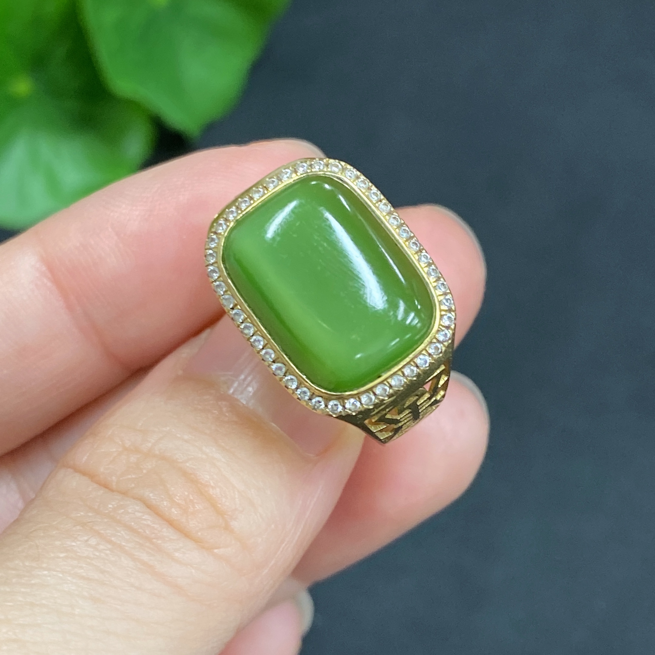 H22506875 Hetian Jade Inlaid Ring 18k Gold Size 16 (With Rubber Pad) Total Weight Approx. 4.5g