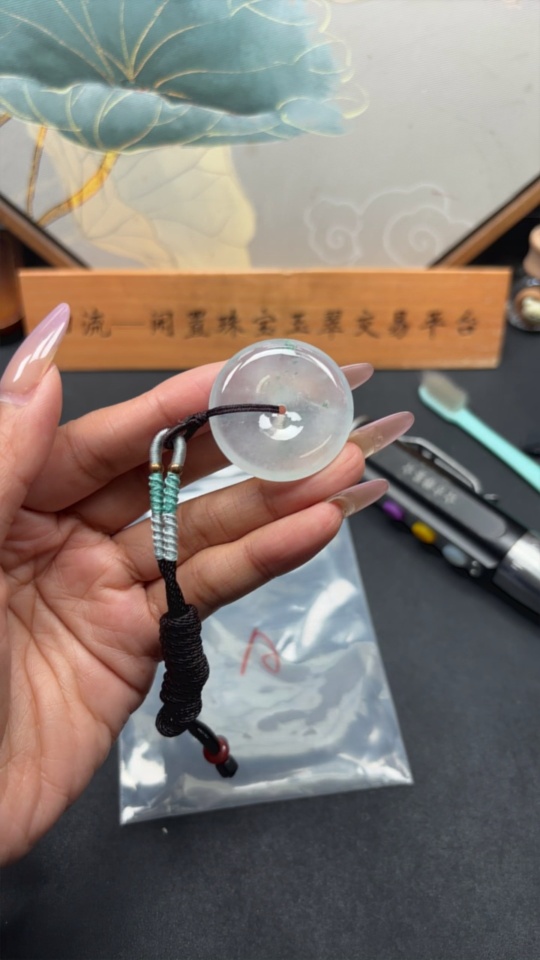 F29391369 Jadeite Peace Knot, total weight including rope approximately 16.2g