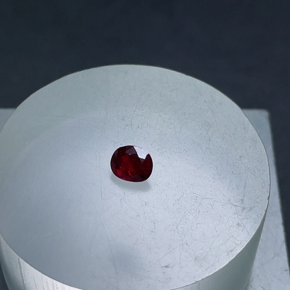 C28221051 Ruby Rough Stone Total Weight Approx. 0.95ct GILDCERT: No Heat Pigeon Blood Red Vivid to Deep Red*