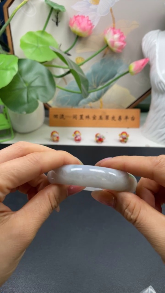 F28274860 Jadeite Round Bracelet 58.3 Inner Diameter Approx. 69.7g Total Weight