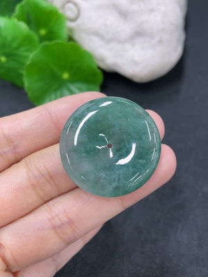 F40803682 翡翠挂件平安扣 货品总约重10.22g