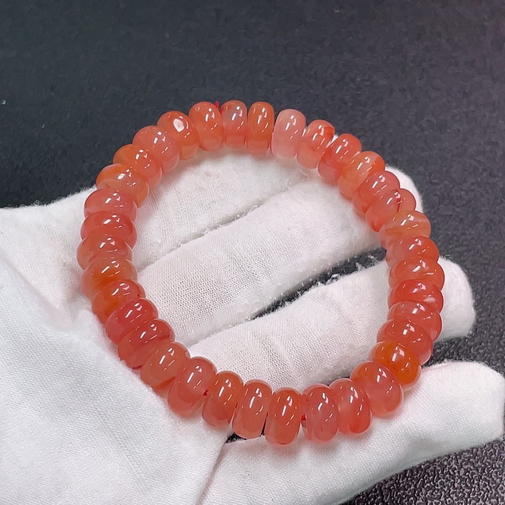 C33850383 South Red Agate Bracelet with Visible Organic Matter, Total Weight Approx. 36.81g, Size About 10.6mm