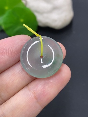 F42972778 翡翠平安扣 货品总重量约4.3克