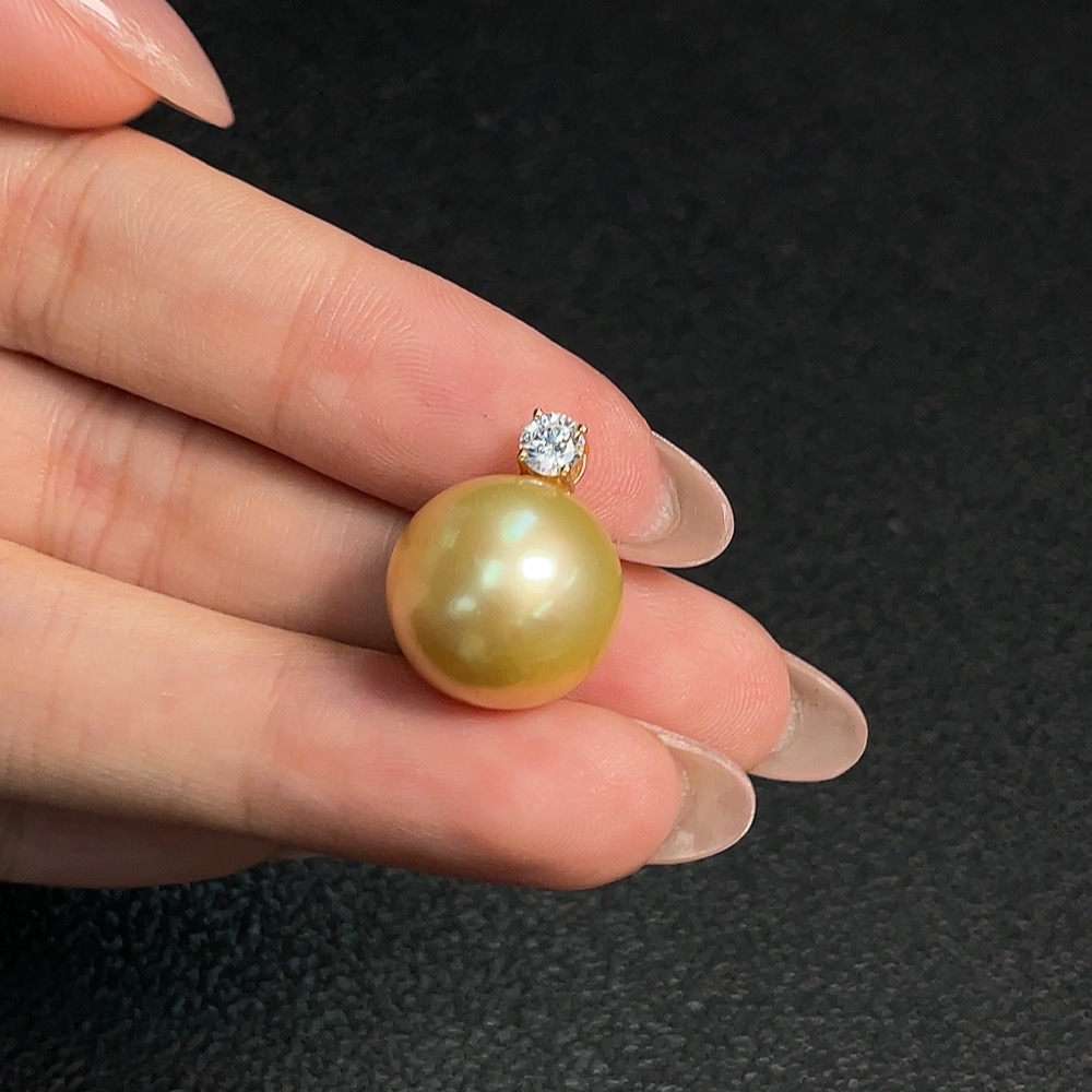 C32712585 Seawater Pearl Pendant 18K Gold Non-Diamond Color Origin Undetermined Total Weight Approx. 4.76g Size Approx. 14.4mm