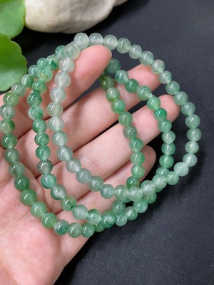 H41887199 非洲翠（独龙玉）手串 最大卡5.2mm左右   货品总重约26.2g