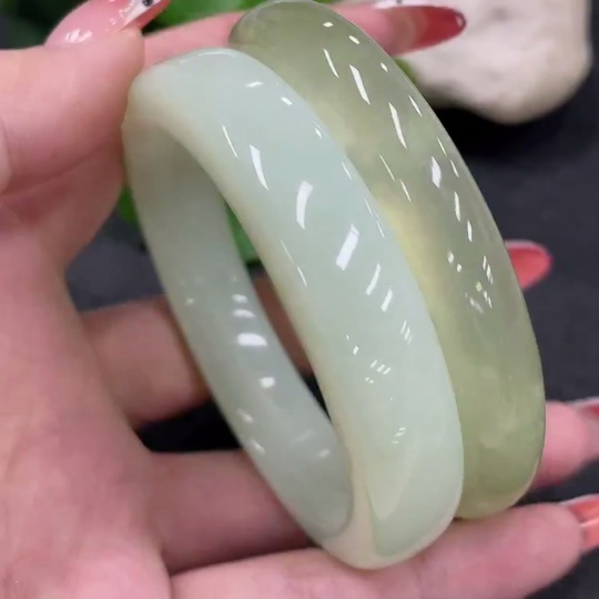 H34980146 Xiuyu (Serpentine Jade) Regular + Concubine Bracelet Size 56/(60.5/52) Total Weight Approx. 87.3g