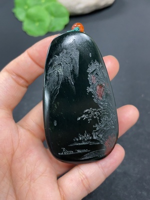 H42954008 和田玉挂件    山水牌    货品总重约（含绳）78g   皮色成因未定   配珠非和田玉