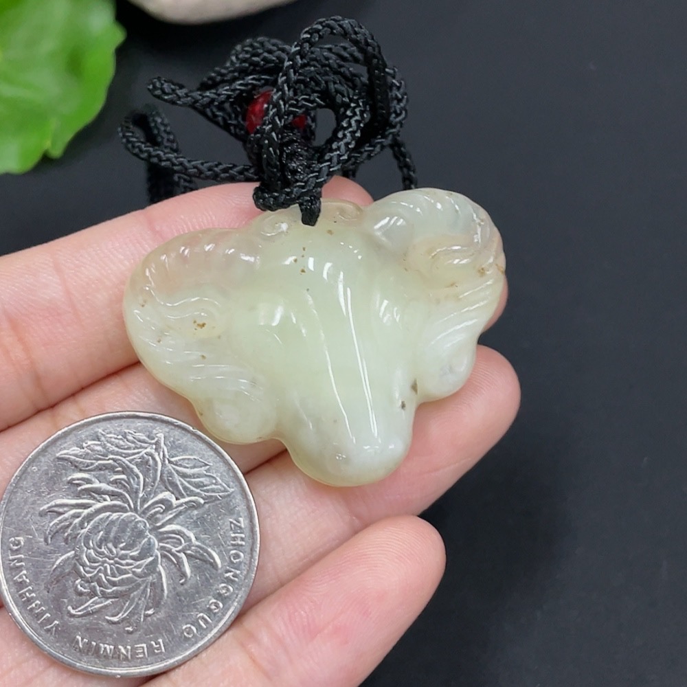 H29429958 Xiuyu (Serpentine Jade) Pendant     Sheep Head     Total Weight (Including Rope): Approx. 14.1g