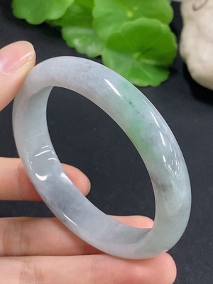 F46548307 翡翠贵妃手镯  圈口54.8/48.8 货品总重约43.55g