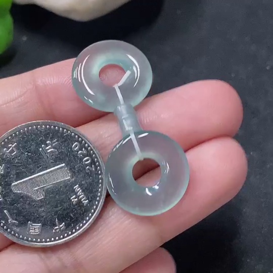 F33888009 Jadeite donut pendant