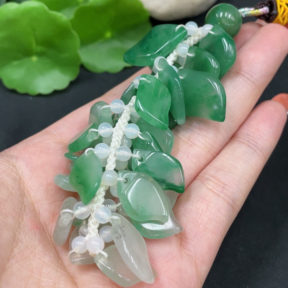 H35085563 African Emerald (Dulong Jade) Handheld Ornament
