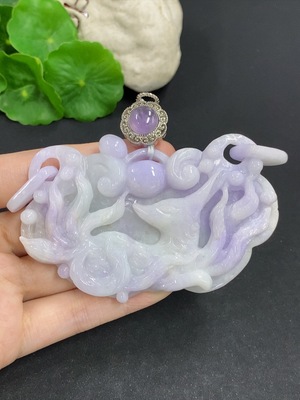 F46498827 翡翠九尾狐挂件 非金 货品总重量约100.4克 配珠非翡翠