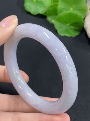 F46548526 翡翠圆条手镯 圈口56.5 货品总重约65.2g