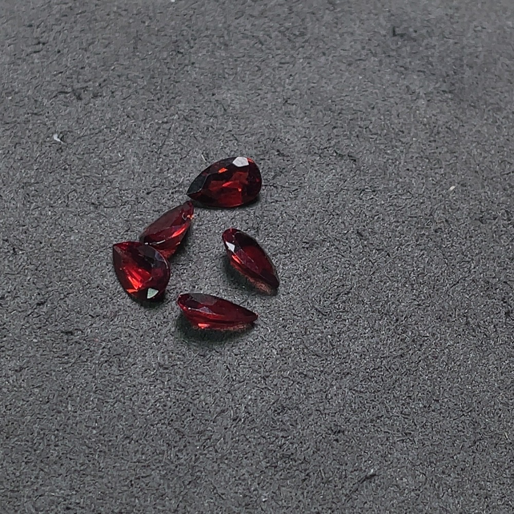 C33855621 Garnet Loose Stone Total Weight Approx.4.695ct Sell as a Lot