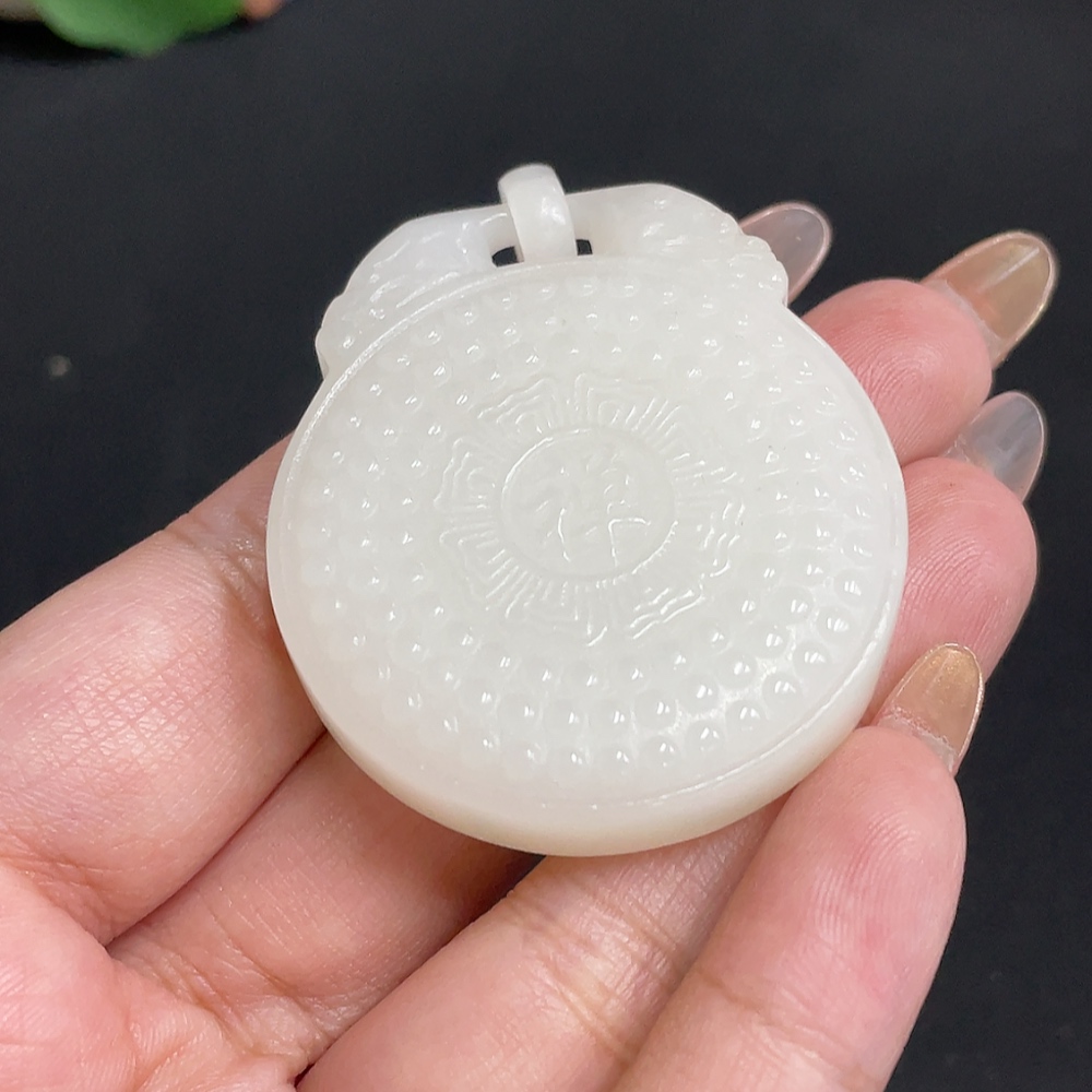 H32737662 Hetian Jade Pendant Guanyin Total Weight About 42.5g