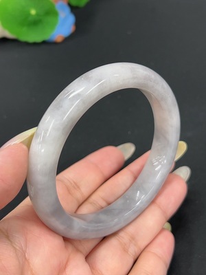 H42978944 和田玉正圈手镯 圈口60.7 货品总重约61.7g 含其他矿物成分