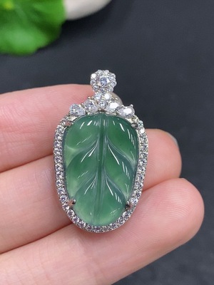 F33940944 Jadeite Leaf Pendant Non-Gold Inlaid Total Weight Approx. 4.7g