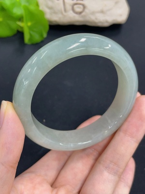 F41949722 翡翠正圈手镯 货品总重约59.47g  圈口54
