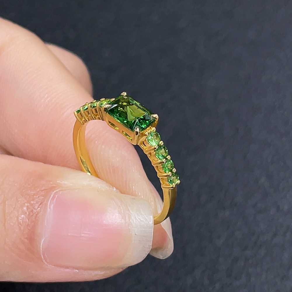 C33868987 18K Gold Garnet Ring Total Weight Approx. 2.24g Size 14.5