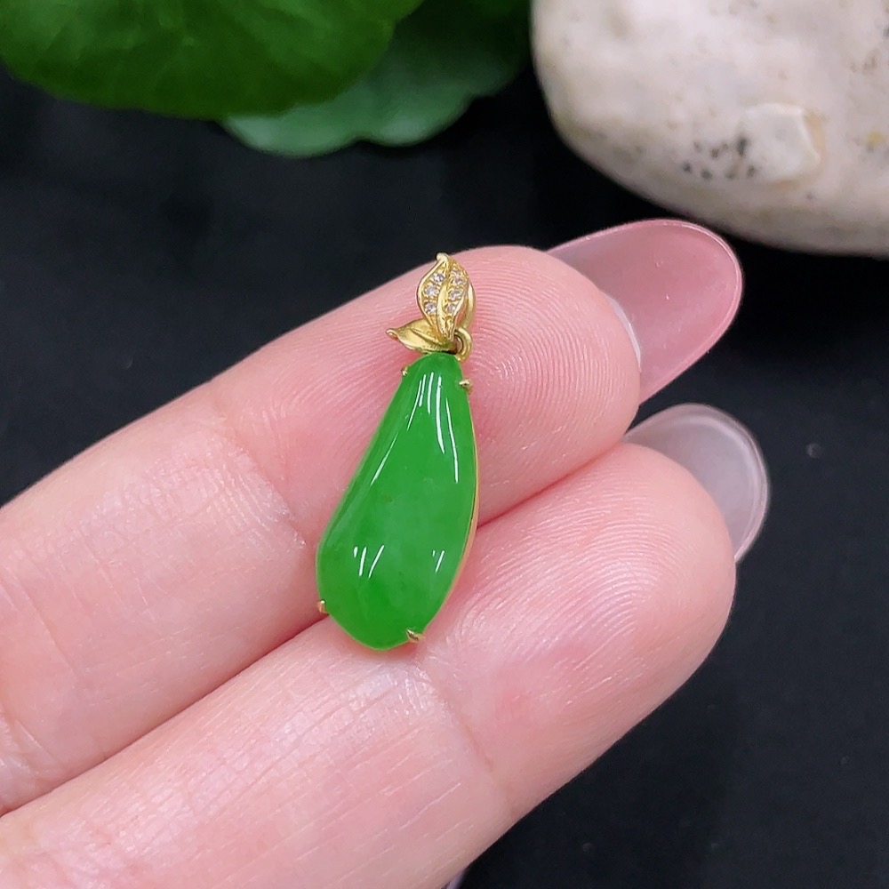 F34982852 Jadeite Inlaid Pendant 18K Gold Total Weight Approx. 1.1g (With Diamond Inlay)