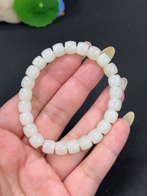 H42984527 和田玉手串 卡7.8mm左右 货品总重约21g