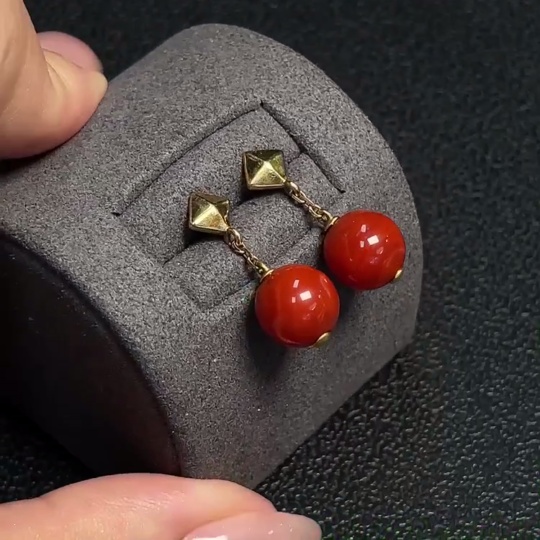 C31656553 Red Agate Earrings 18k Gold Approx. 2.85g 8.9mm