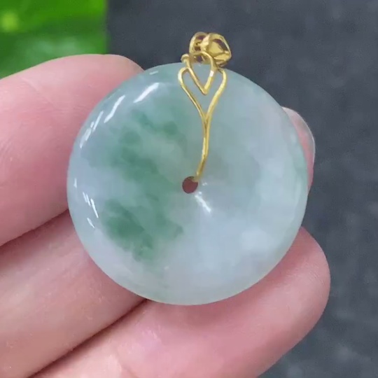 F32798580 Jadeite Safety Buckle Pendant with 18K Gold, Total Weight Approx. 5.37g