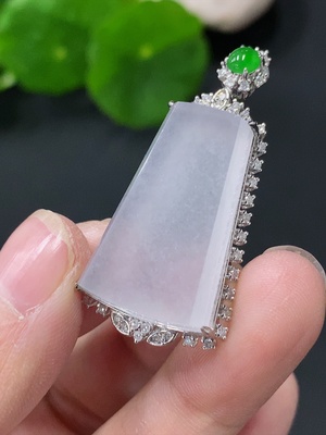 F24701702 Jadeite Plain Pendant with 18K Gold Setting Total Weight Approx. 8.31g