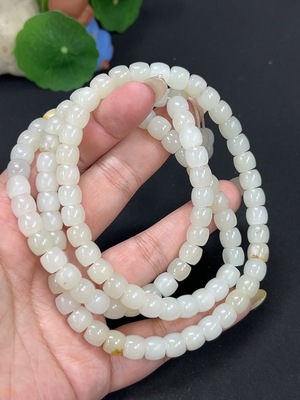 H42979299 和田玉珠链 卡7.6mm左右 货品总重约91.9g 皮色成因未定