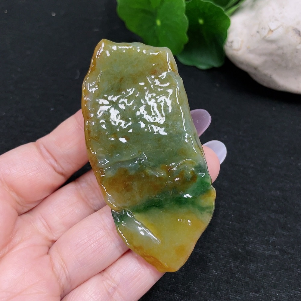 F33917354 Jadeite Handheld Carving, Yellow Part Color Origin Undetermined, Total Weight Approximately 24.37g