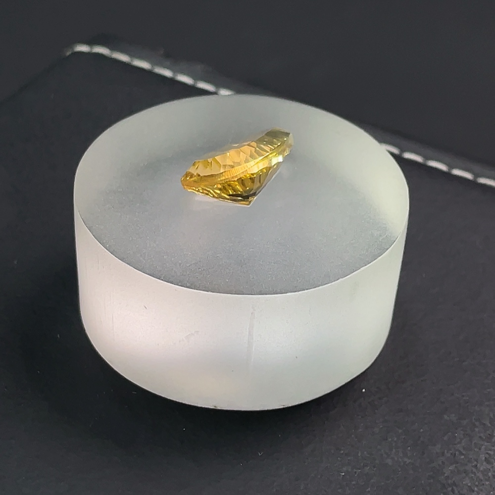 C22498444 Crystal Loose Stone Total Weight Approximately 7.955 Carats
