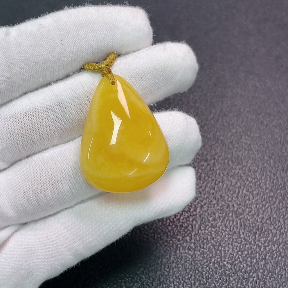 C33851527 Amber Beeswax Pendant with Partial Repair, Total Weight Approx. 7.93g, with String