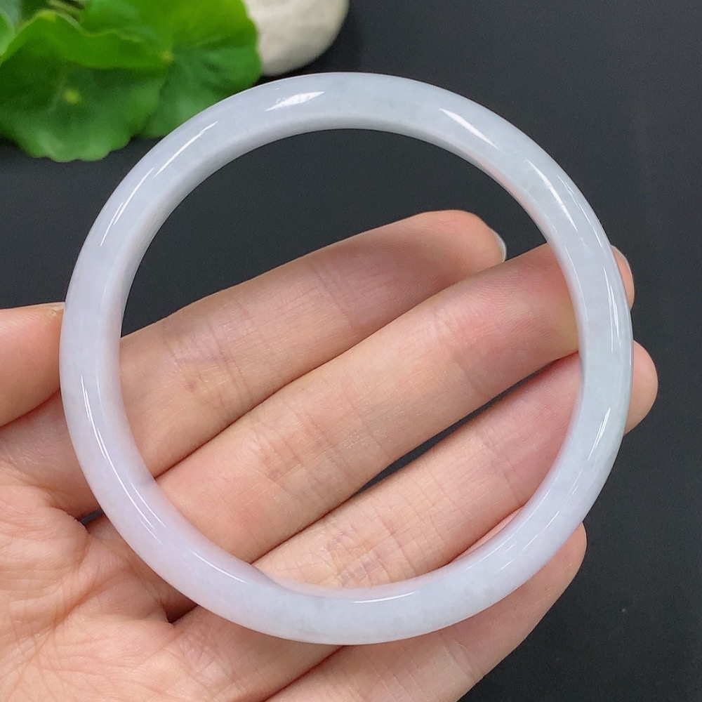 F29364601 Jadeite regular bangle (Total weight: approx. 40.1g, Inner diameter: 58)