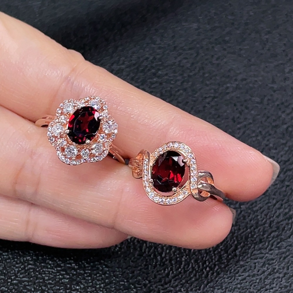 C34949929 Garnet Ring Non-Gold Adjustable Total Weight Approx. 6.18g Sell as a Lot