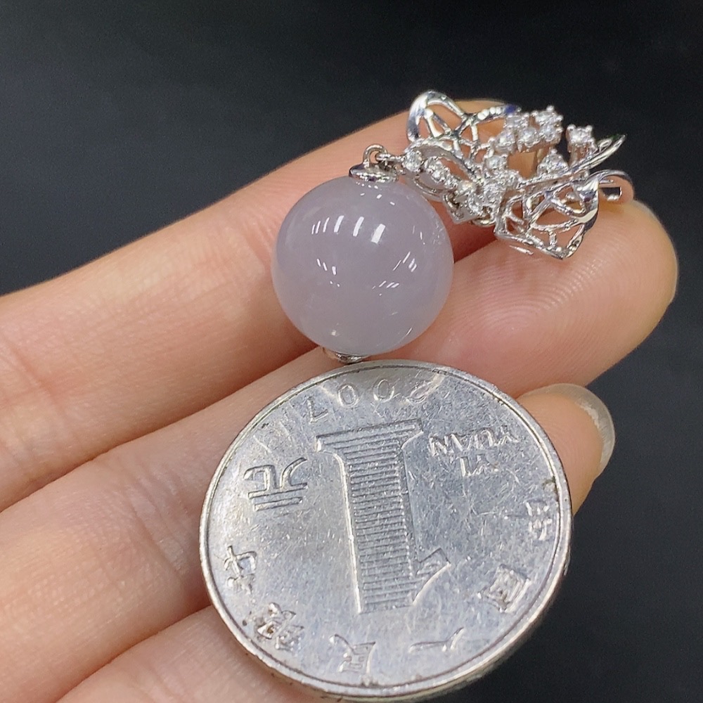 F25880788 Jadeite inlaid pendant 18k, total weight approx. 6.05g