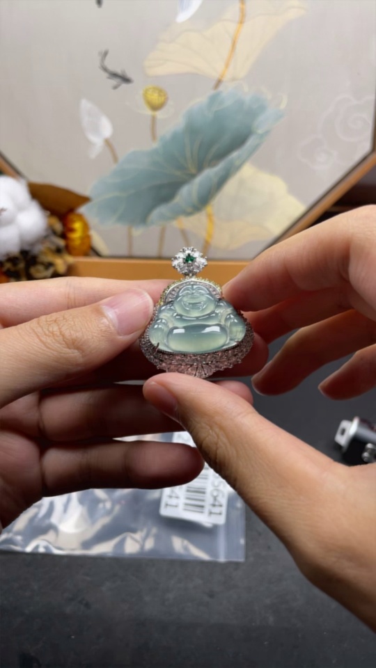 F29355641 Jadeite Buddha Inlaid Pendant Non-Gold Inlaid Total Weight About 20.2g