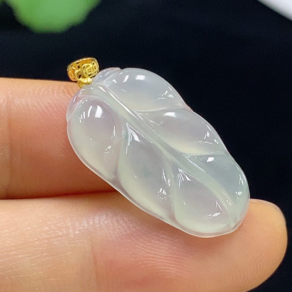F35094616 Jadeite Leaf Pendant 18k Total Weight Approx. 2.48g