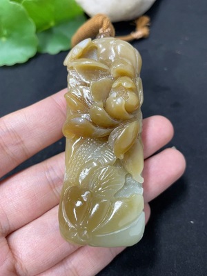 H46574819 和田玉挂件   花开富贵    货品总重约（含绳）52.4g