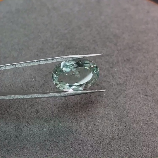 C32817384 Crystal Rough Stone Total Weight Approx. 6.34 Carats