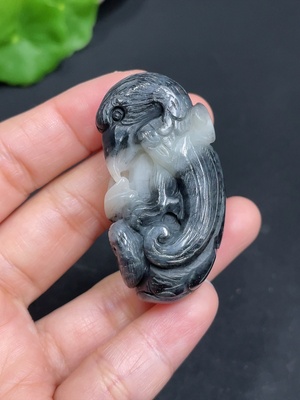 H35169845 和田玉挂件    捉住机遇       货品总重约33.3g       皮色成因未定