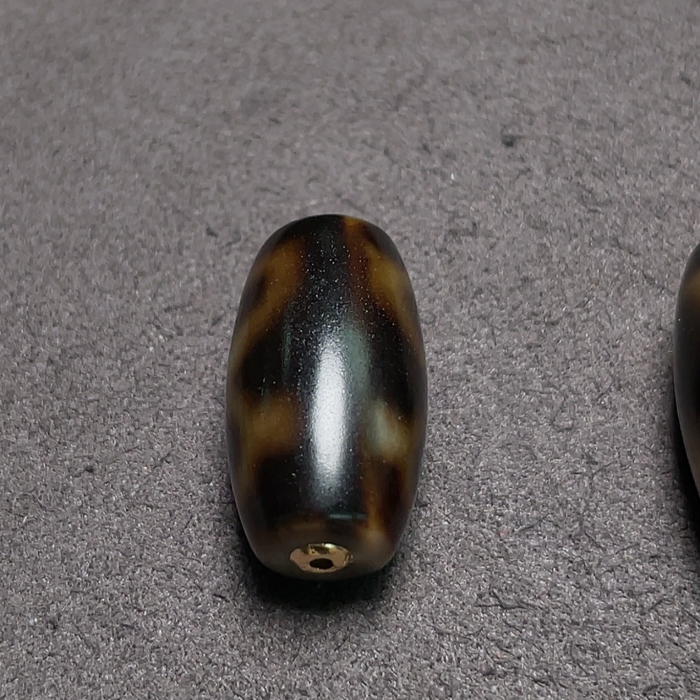 W33843635 Dzi Bead Pendant 50% Gold Content Total Weight Approx. 7.2g Sell as a Lot