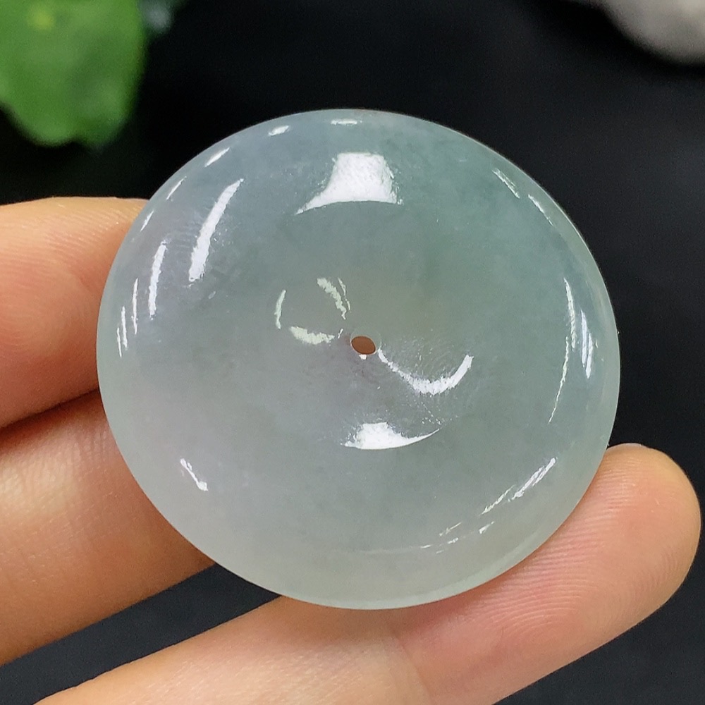 F23560726 Jadeite Peace Knot Total Weight 19.193g