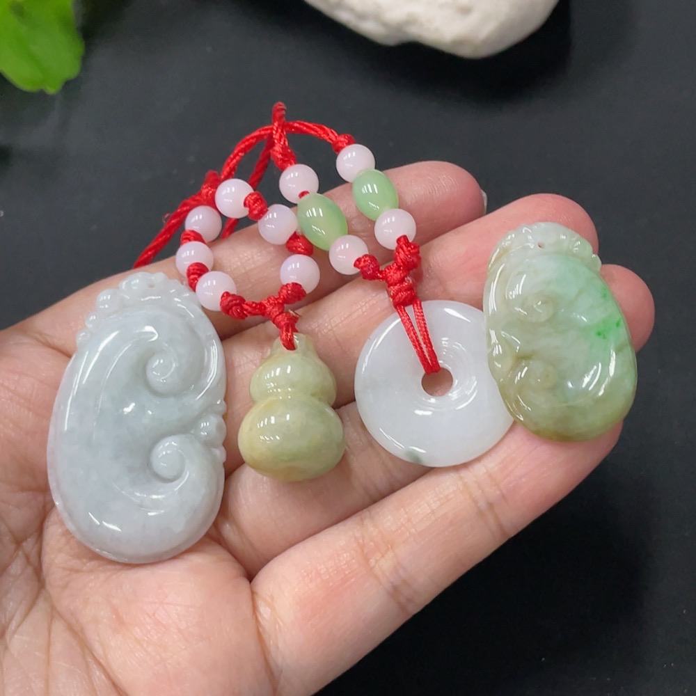 F31631979 Jadeite Pendant, Color Origin Undetermined, Non-A Grade Beads
