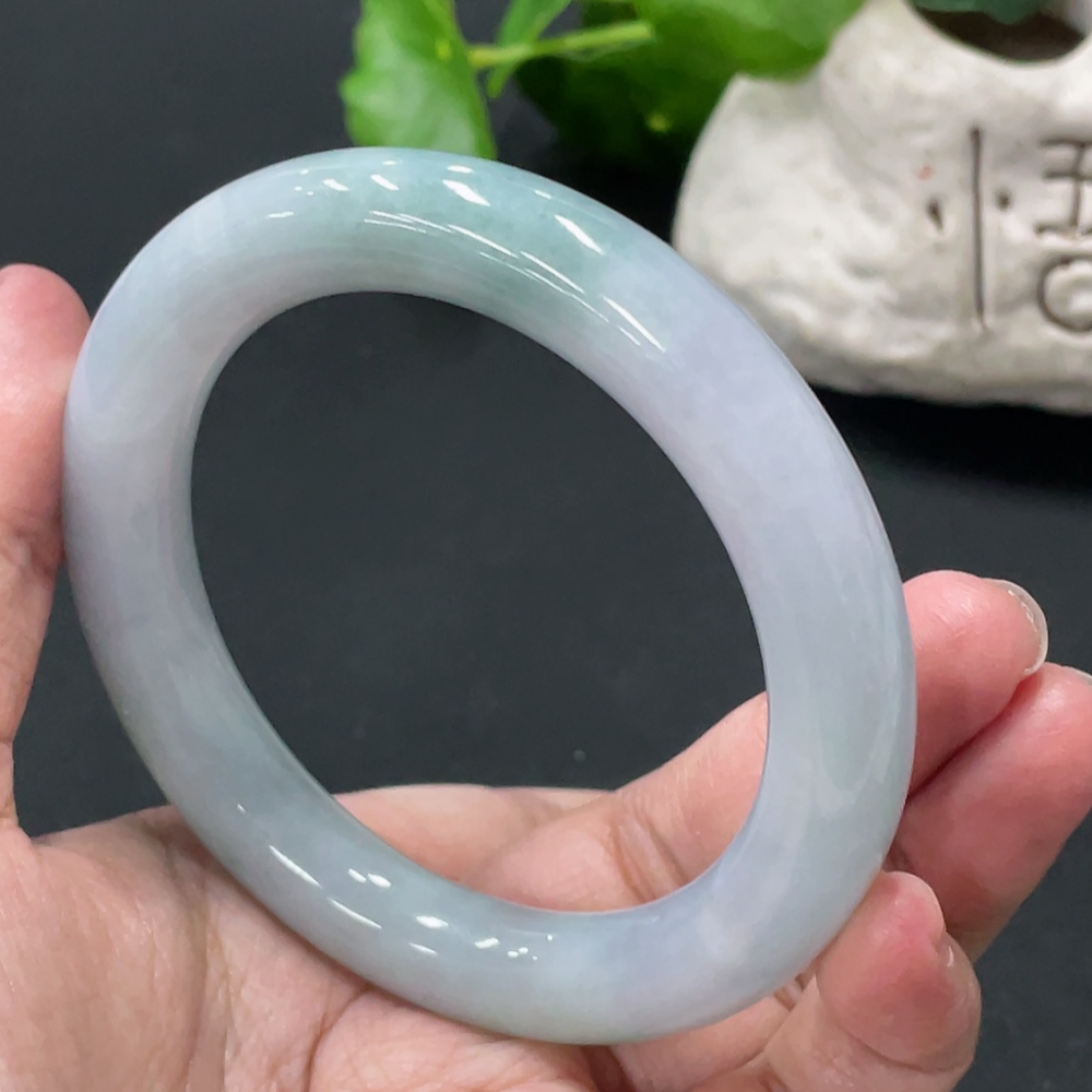 F34019696 Jadeite Round Bangle Total Weight about 70.65g Size 57.7