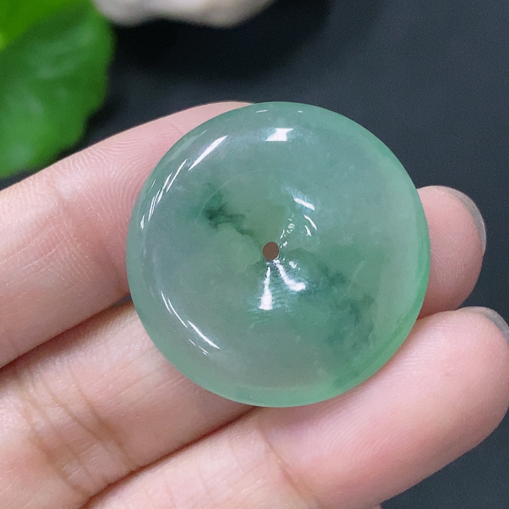 F33829586 JadeitePendant Peace Knot