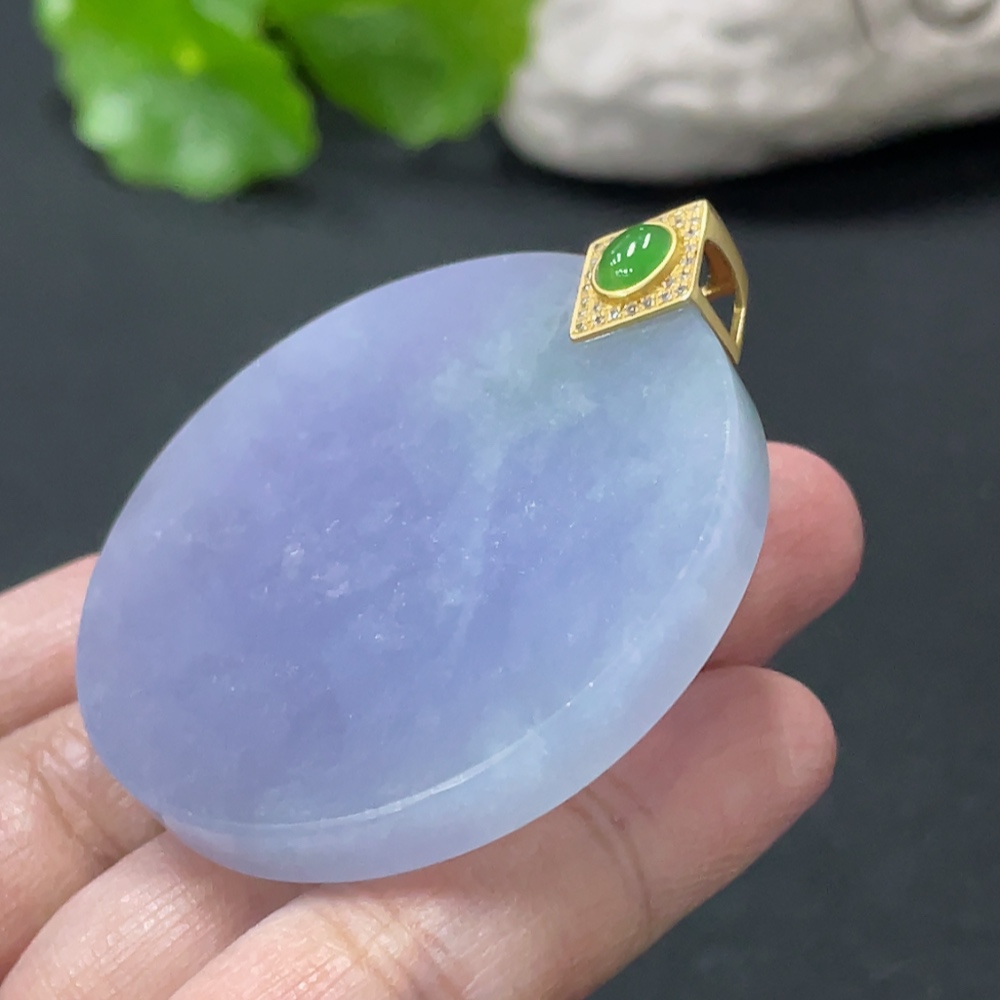 F34978090 Jadeite Plain Pendant with 18K Gold Clasp and Diamond Accents, Total Weight Approx. 33.5g
