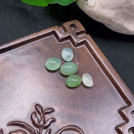 F34012351 Jadeite Cabochon Lot