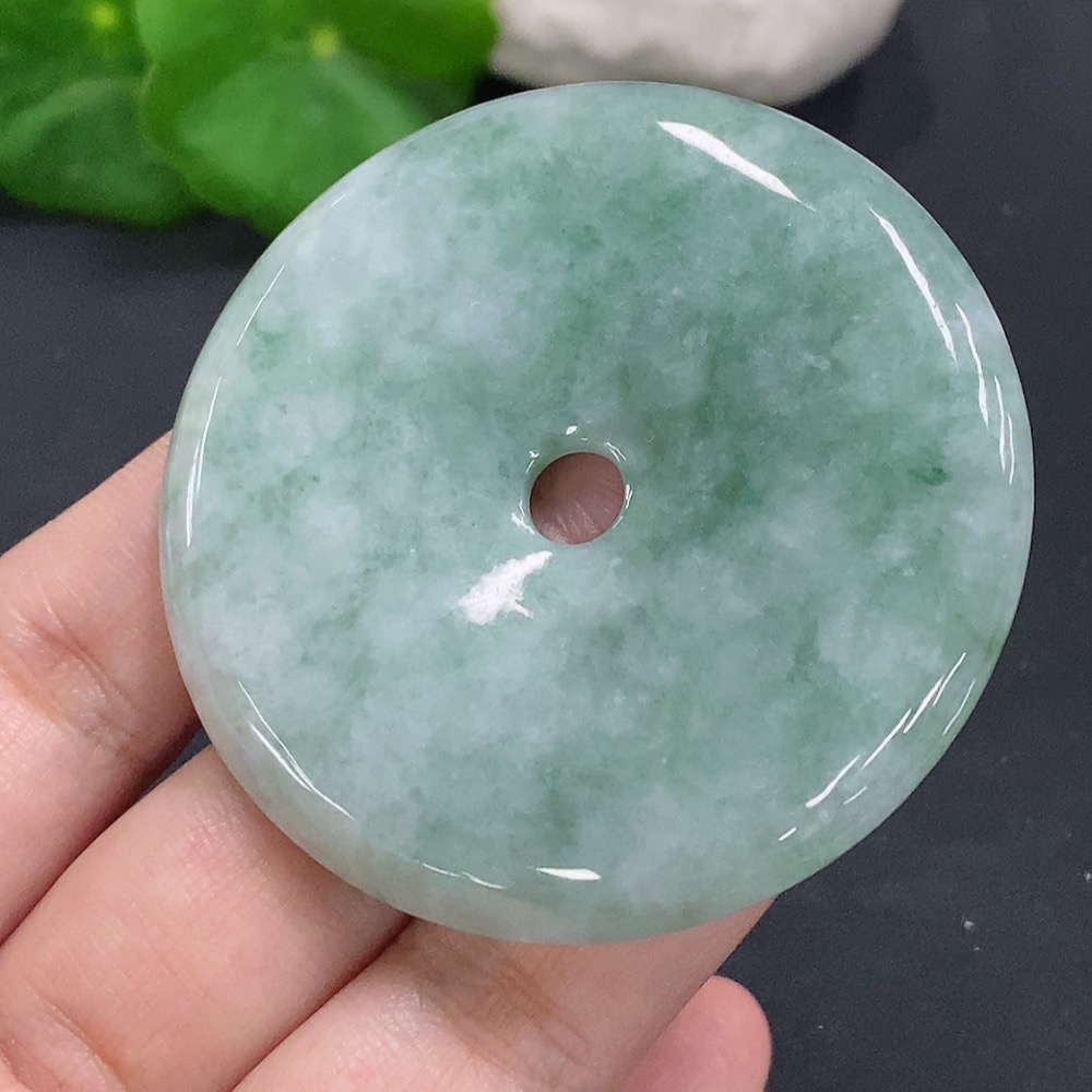 F24832909 JadeitePeace Knot, total weight approx. 43.9g